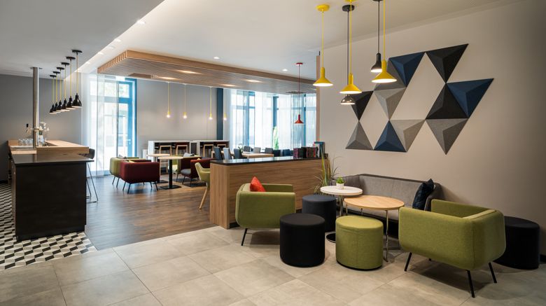 <b>Holiday Inn Express Rosenheim Lobby</b>. Images powered by <a href="https://www.leonardoworldwide.com/" title="Leonardo Worldwide" target="_blank">Leonardo</a>.