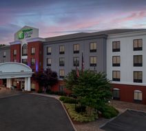 Holiday Inn Express & Suites Knoxville Exterior