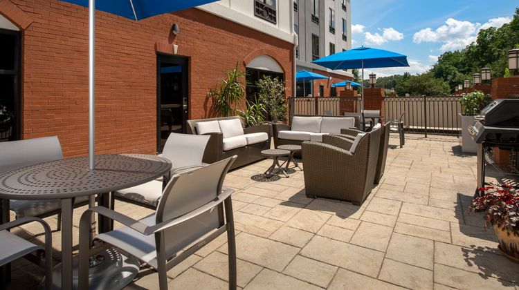 Holiday Inn Express & Suites Knoxville Exterior