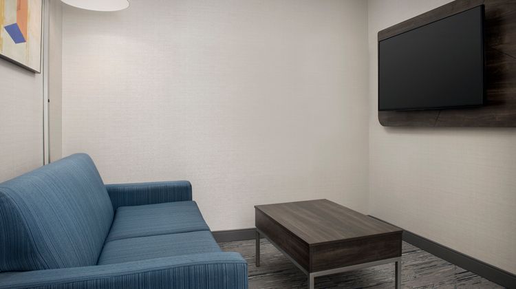Holiday Inn Express & Suites Knoxville Room