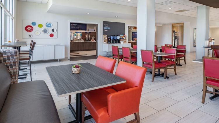Holiday Inn Express & Suites Ruskin Restaurant