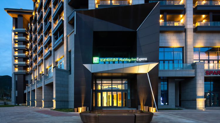 Holiday Inn Express Chongli Exterior