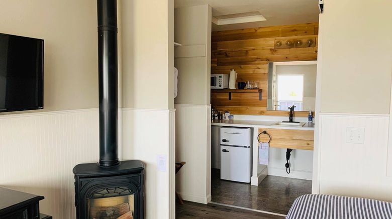 <b>Boardwalk Cottages Suite</b>. Images powered by <a href="https://www.leonardoworldwide.com/" title="Leonardo Worldwide" target="_blank">Leonardo</a>.