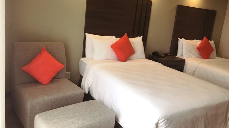 GreenTree Inn & Suites Alhambra Room