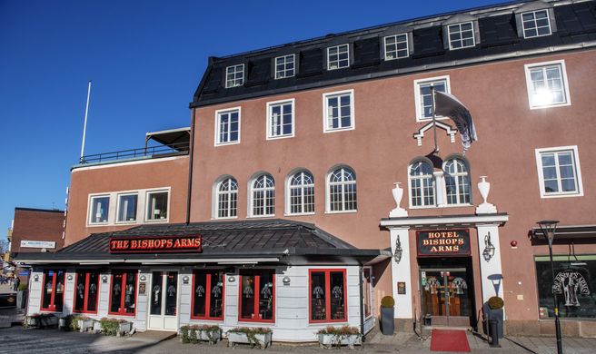 Hotel Bishops Arms Exterior