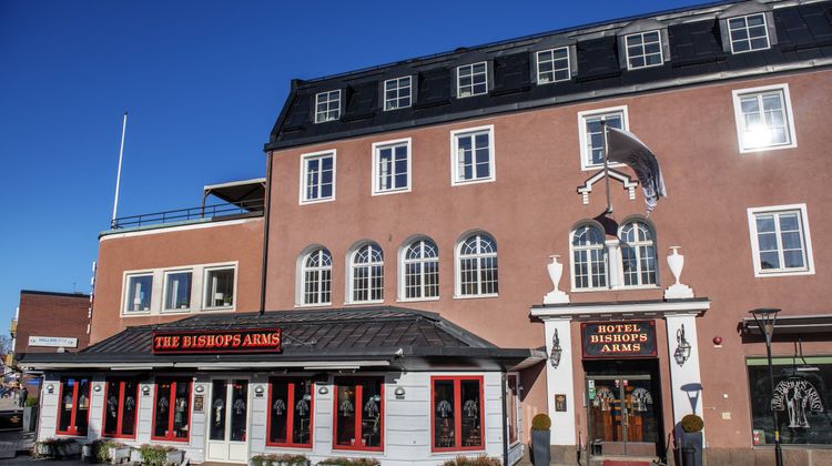 Hotel Bishops Arms Exterior