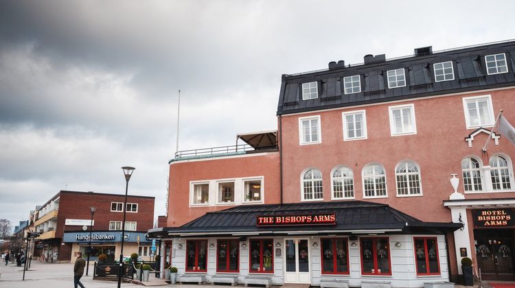 Hotel Bishops Arms Exterior