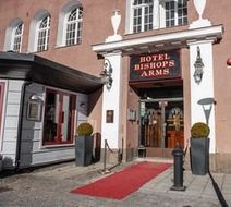 Hotel Bishops Arms Exterior