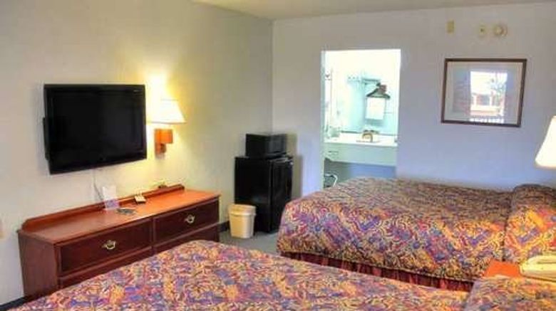 <b>Regency Inn & Suites Room</b>. Images powered by <a href="https://www.leonardoworldwide.com/" title="Leonardo Worldwide" target="_blank">Leonardo</a>.