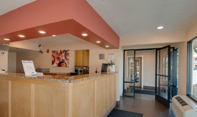 Vagabond Inn Bakersfield South Lobby