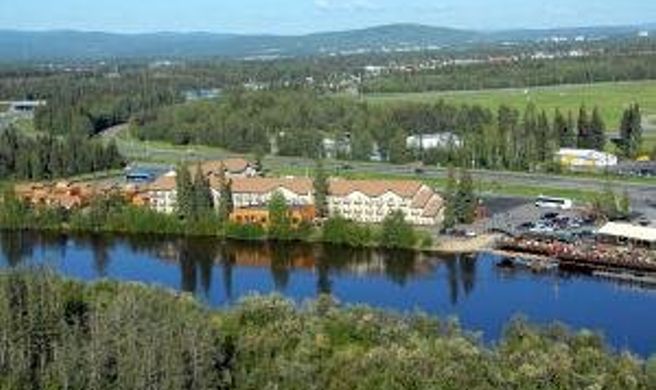 Pikes Waterfront Lodge Exterior