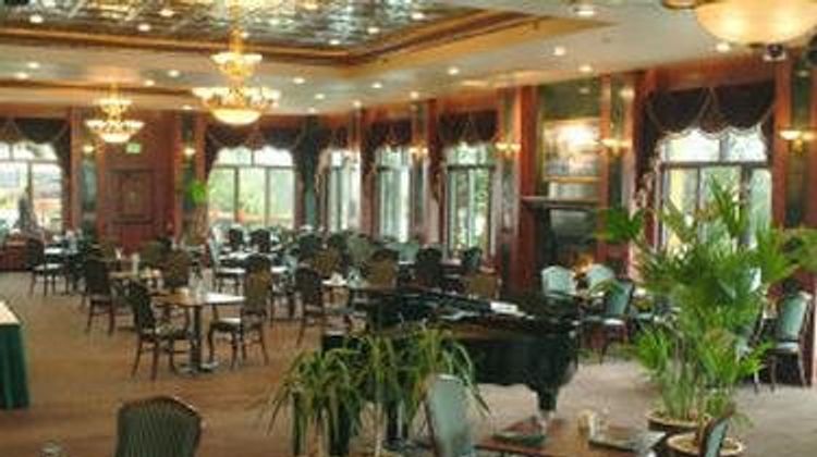 Pikes Waterfront Lodge Room
