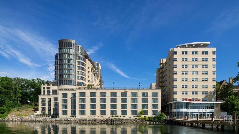 <b>The Edgewater Exterior</b>. Images powered by <a href="https://www.leonardoworldwide.com/" title="Leonardo Worldwide" target="_blank">Leonardo</a>.