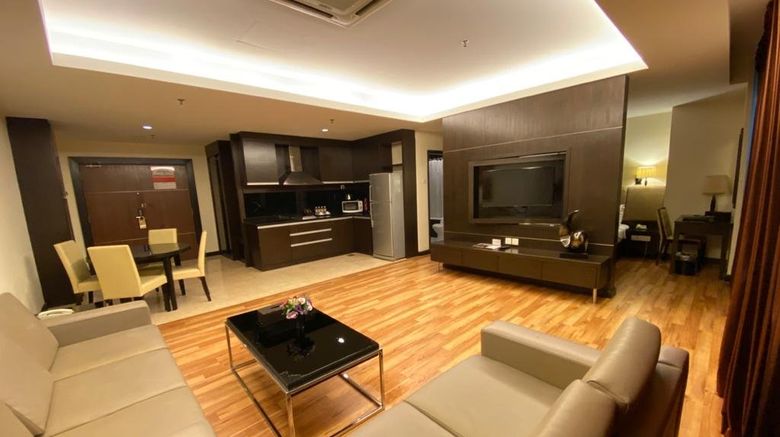 <b>Grand Paragon Hotel Suite</b>. Images powered by <a href="https://www.leonardoworldwide.com/" title="Leonardo Worldwide" target="_blank">Leonardo</a>.