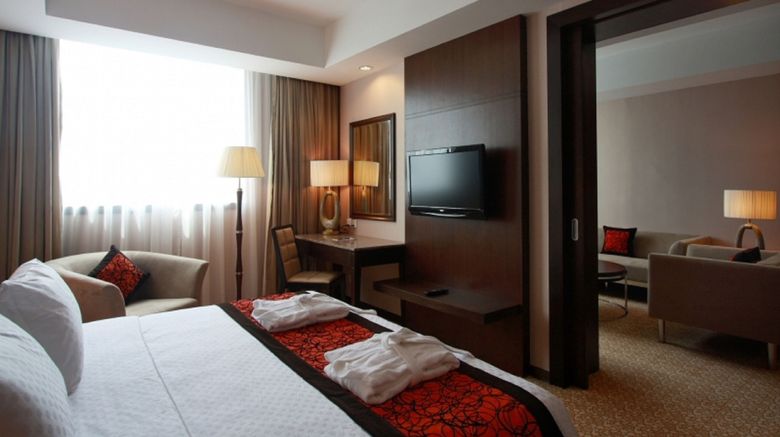 <b>Grand Paragon Hotel Suite</b>. Images powered by <a href="https://www.leonardoworldwide.com/" title="Leonardo Worldwide" target="_blank">Leonardo</a>.