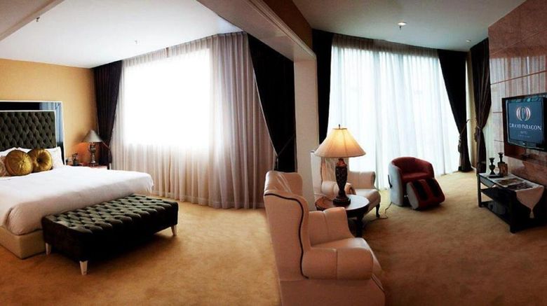 <b>Grand Paragon Hotel Suite</b>. Images powered by <a href="https://www.leonardoworldwide.com/" title="Leonardo Worldwide" target="_blank">Leonardo</a>.
