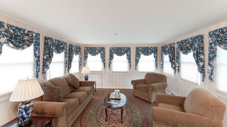 Lake View Hotel Suite