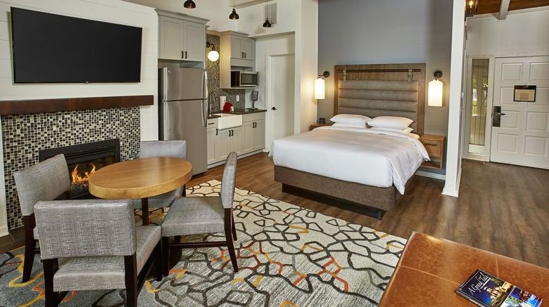 <b>Grand Geneva Resort & Spa Suite</b>. Images powered by <a href="https://www.leonardoworldwide.com/" title="Leonardo Worldwide" target="_blank">Leonardo</a>.