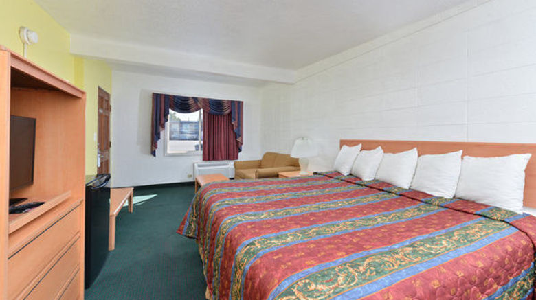 <b>Budget Inn Downtown Boise Room</b>. Images powered by <a href="https://www.leonardoworldwide.com/" title="Leonardo Worldwide" target="_blank">Leonardo</a>.