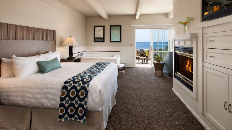 Cambria Landing Inn & Suites Suite