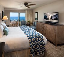 Cambria Landing Inn & Suites Room