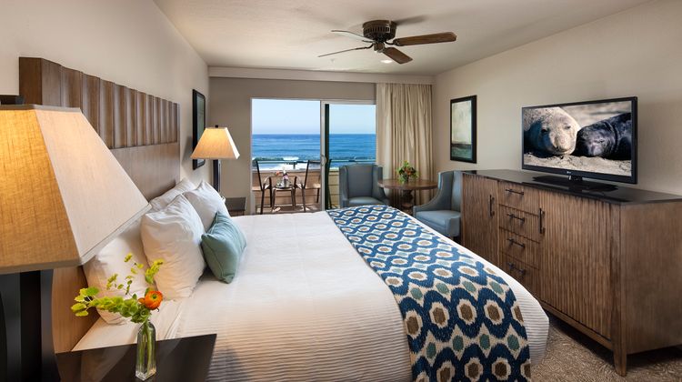 Cambria Landing Inn & Suites Room