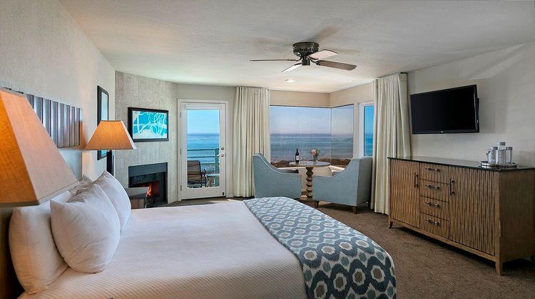 Cambria Landing Inn & Suites Room