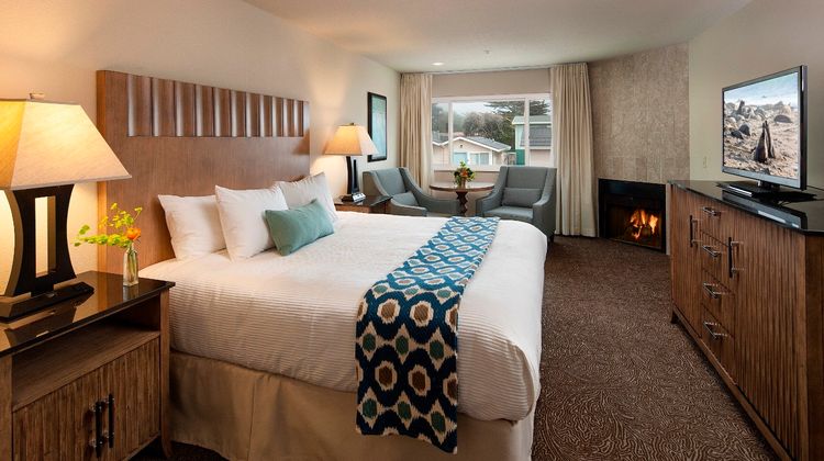Cambria Landing Inn & Suites Room