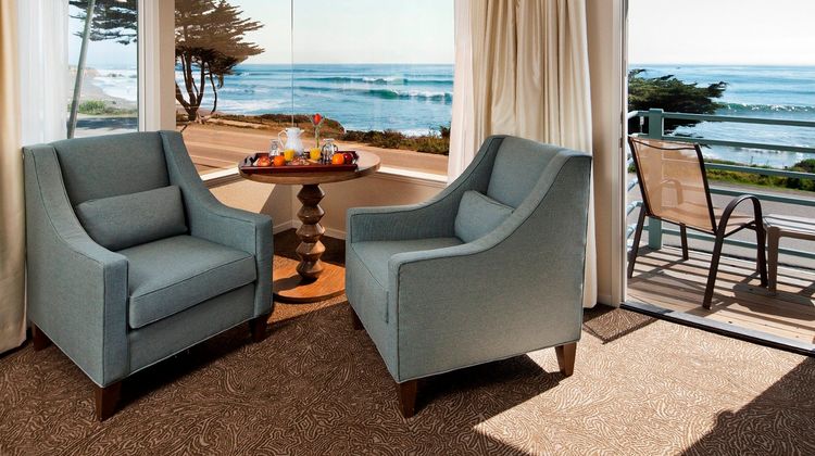 Cambria Landing Inn & Suites Room
