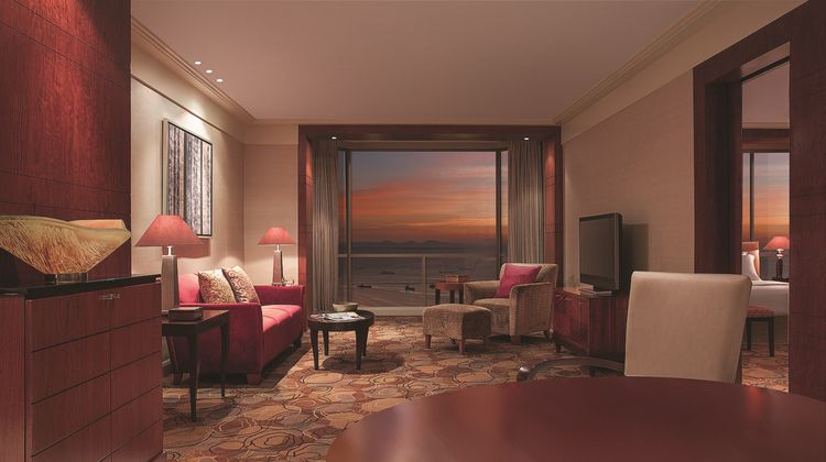 New Coast Hotel Manila Suite