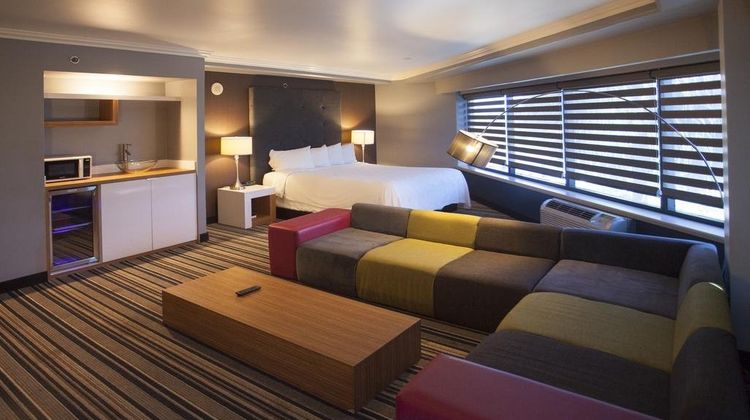 Hotel Huntington Beach Suite