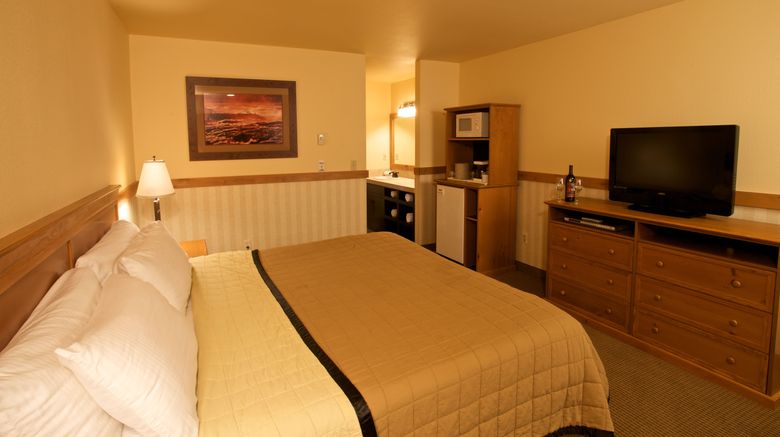 <b>Cousins Country Inn Room</b>. Images powered by <a href="https://www.leonardoworldwide.com/" title="Leonardo Worldwide" target="_blank">Leonardo</a>.