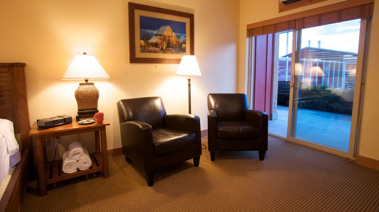 <b>Cousins Country Inn Room</b>. Images powered by <a href="https://www.leonardoworldwide.com/" title="Leonardo Worldwide" target="_blank">Leonardo</a>.