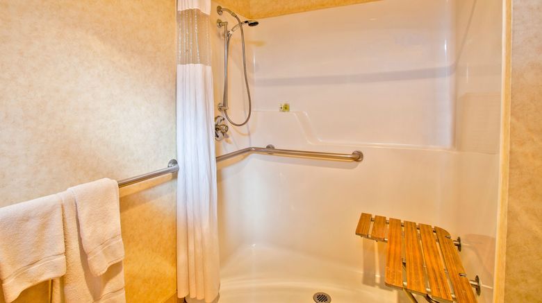 <b>Cousins Country Inn Room</b>. Images powered by <a href="https://www.leonardoworldwide.com/" title="Leonardo Worldwide" target="_blank">Leonardo</a>.