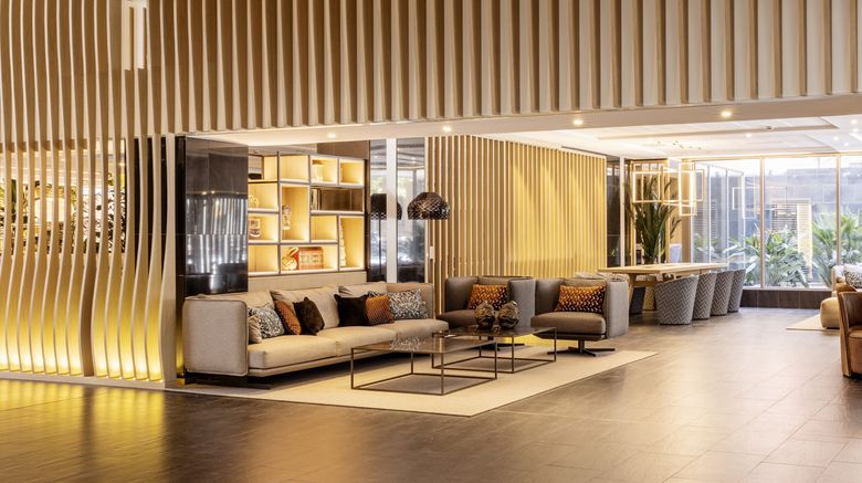 <b>Ilunion Barcelona Lobby</b>. Images powered by <a href="https://www.leonardoworldwide.com/" title="Leonardo Worldwide" target="_blank">Leonardo</a>.
