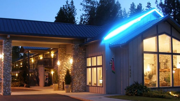 The Edgewater Inn Exterior