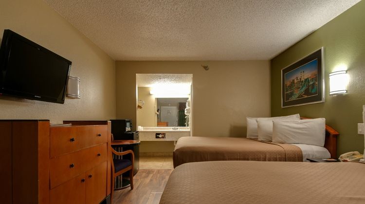 Vagabond Inn Bakersfield North Room