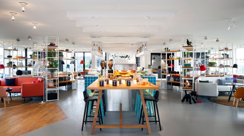 <b>Zoku Amsterdam Lobby</b>. Images powered by <a href="https://www.leonardoworldwide.com/" title="Leonardo Worldwide" target="_blank">Leonardo</a>.