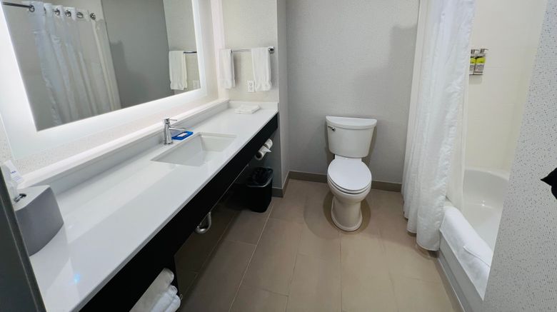 <b>Holiday Inn Express & Suites Room</b>. Images powered by <a href="https://www.leonardoworldwide.com/" title="Leonardo Worldwide" target="_blank">Leonardo</a>.