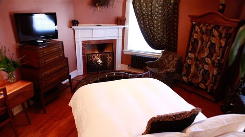 <b>Inn on Broadway Room</b>. Images powered by <a href="https://www.leonardoworldwide.com/" title="Leonardo Worldwide" target="_blank">Leonardo</a>.