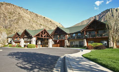 Salmon Rapids Lodge