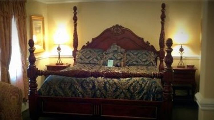 The 1927 Lake Lure Inn & Spa Suite