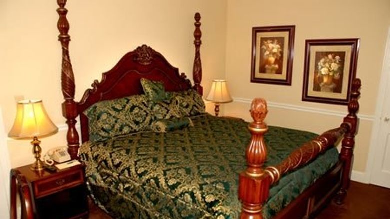 <b>The 1927 Lake Lure Inn & Spa Room</b>. Images powered by <a href="https://www.leonardoworldwide.com/" title="Leonardo Worldwide" target="_blank">Leonardo</a>.