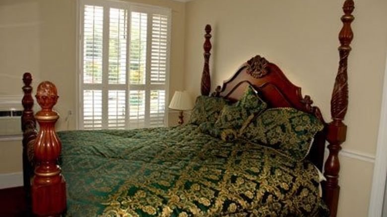<b>The 1927 Lake Lure Inn & Spa Suite</b>. Images powered by <a href="https://www.leonardoworldwide.com/" title="Leonardo Worldwide" target="_blank">Leonardo</a>.