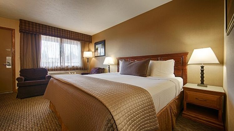 Cross-Winds Motor Inn Room