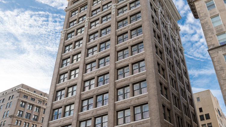 Hu. Hotel, Memphis Exterior