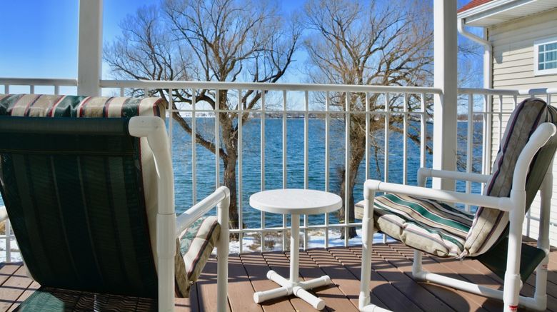 <b>Delavan Lake Resort Suite</b>. Images powered by <a href="https://www.leonardoworldwide.com/" title="Leonardo Worldwide" target="_blank">Leonardo</a>.