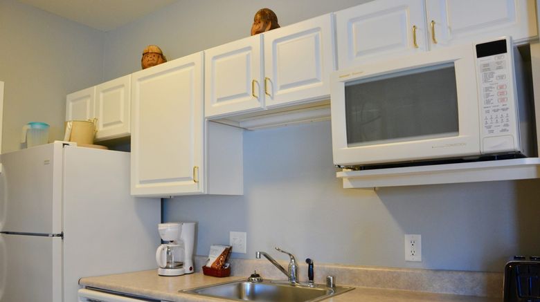 <b>Delavan Lake Resort Suite</b>. Images powered by <a href="https://www.leonardoworldwide.com/" title="Leonardo Worldwide" target="_blank">Leonardo</a>.