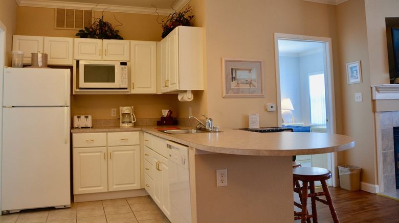<b>Delavan Lake Resort Suite</b>. Images powered by <a href="https://www.leonardoworldwide.com/" title="Leonardo Worldwide" target="_blank">Leonardo</a>.