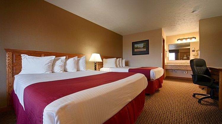 Cross-Winds Motor Inn Room